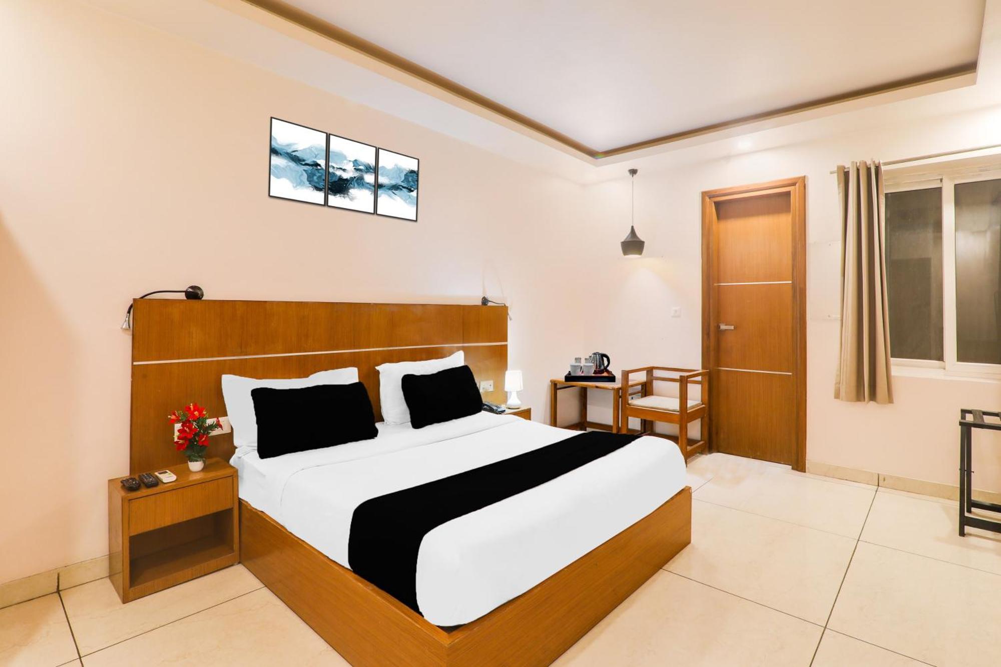 Super Townhouse Viraj Khand Formerly Veridian Inn Chinhat Exteriér fotografie