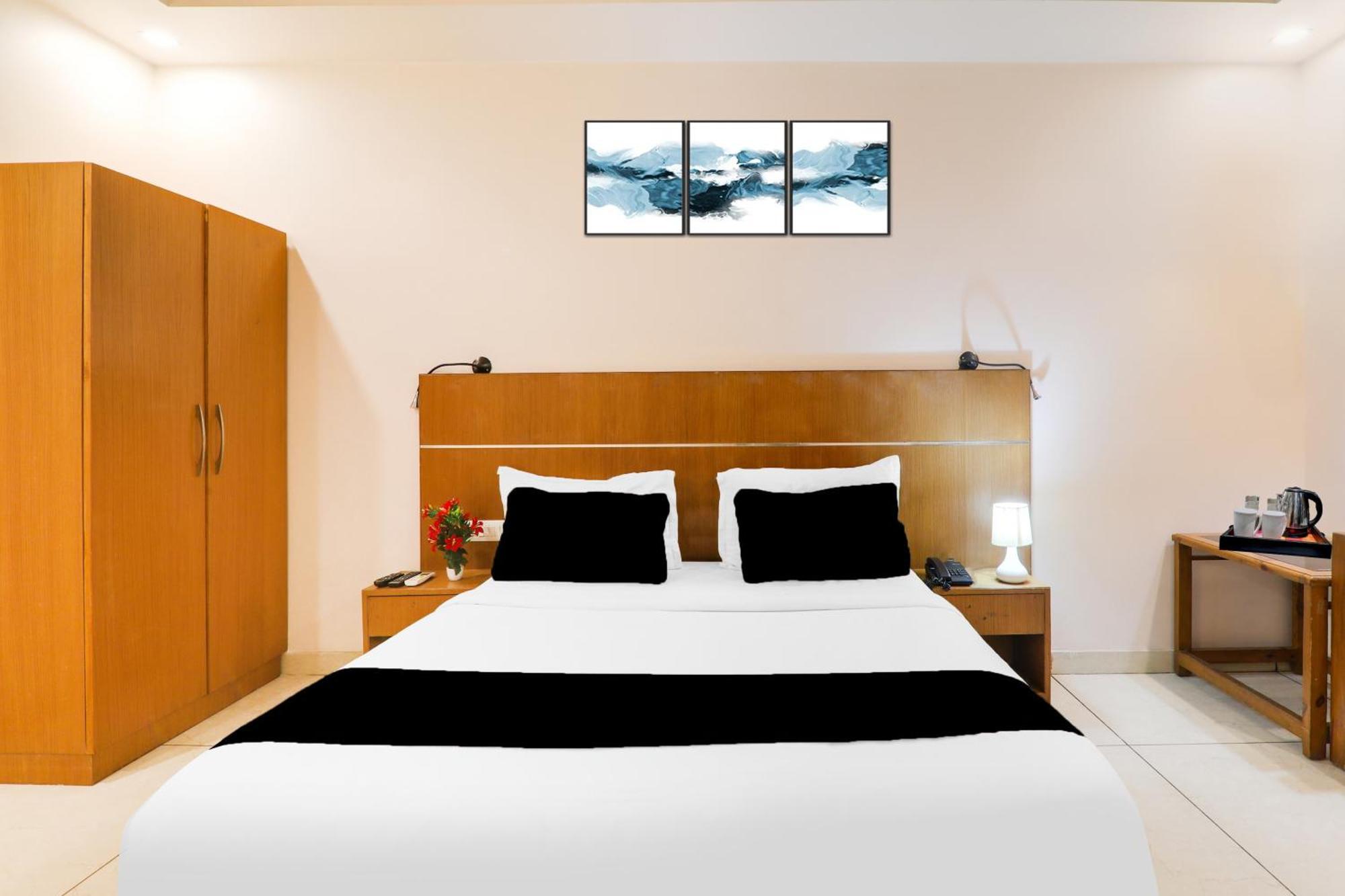 Super Townhouse Viraj Khand Formerly Veridian Inn Chinhat Exteriér fotografie