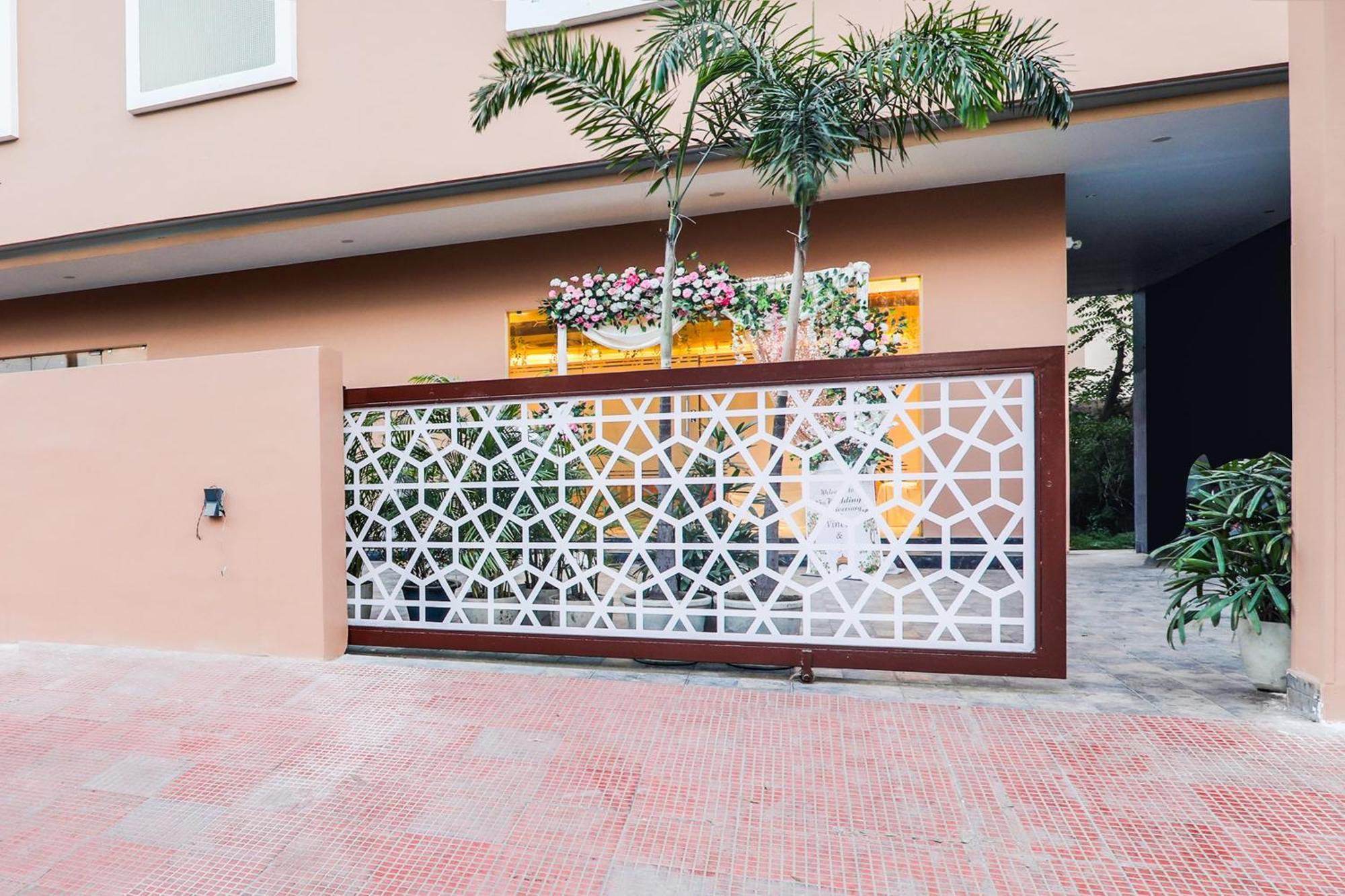 Super Townhouse Viraj Khand Formerly Veridian Inn Chinhat Exteriér fotografie