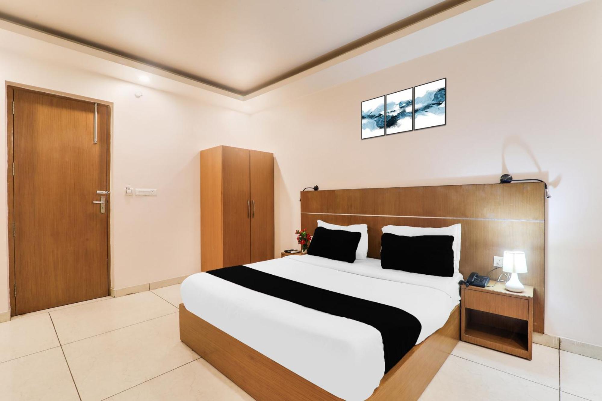 Super Townhouse Viraj Khand Formerly Veridian Inn Chinhat Exteriér fotografie