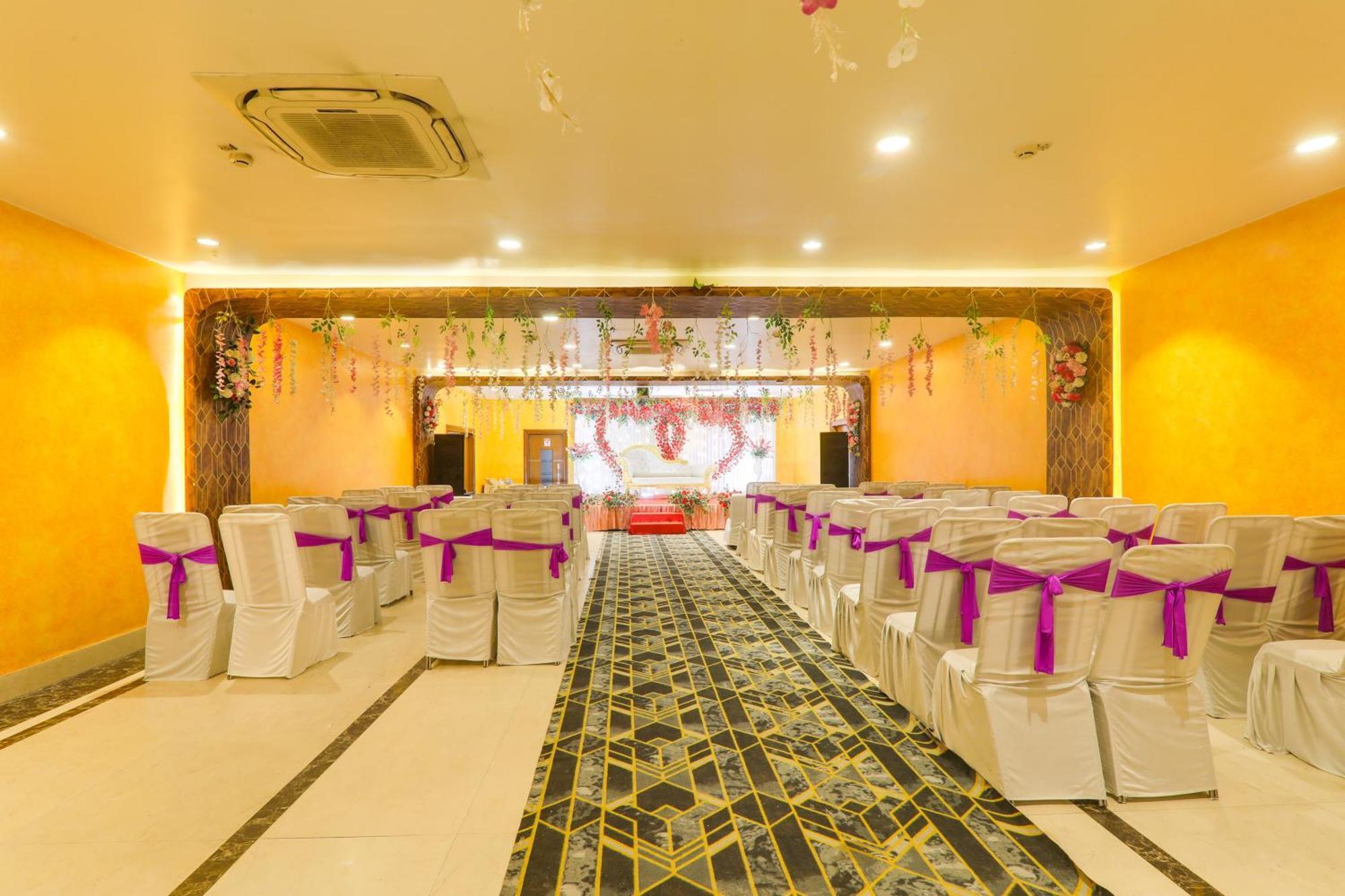 Super Townhouse Viraj Khand Formerly Veridian Inn Chinhat Exteriér fotografie
