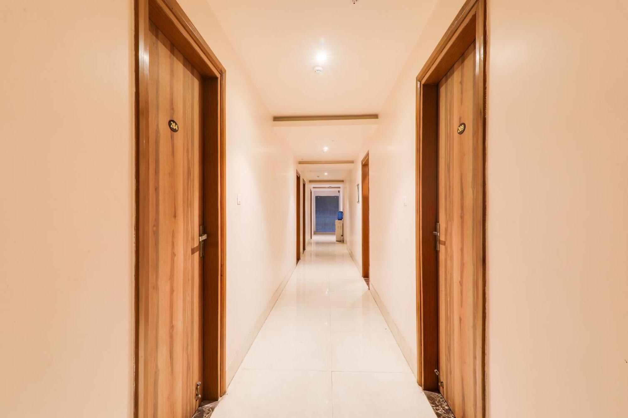 Super Townhouse Viraj Khand Formerly Veridian Inn Chinhat Exteriér fotografie
