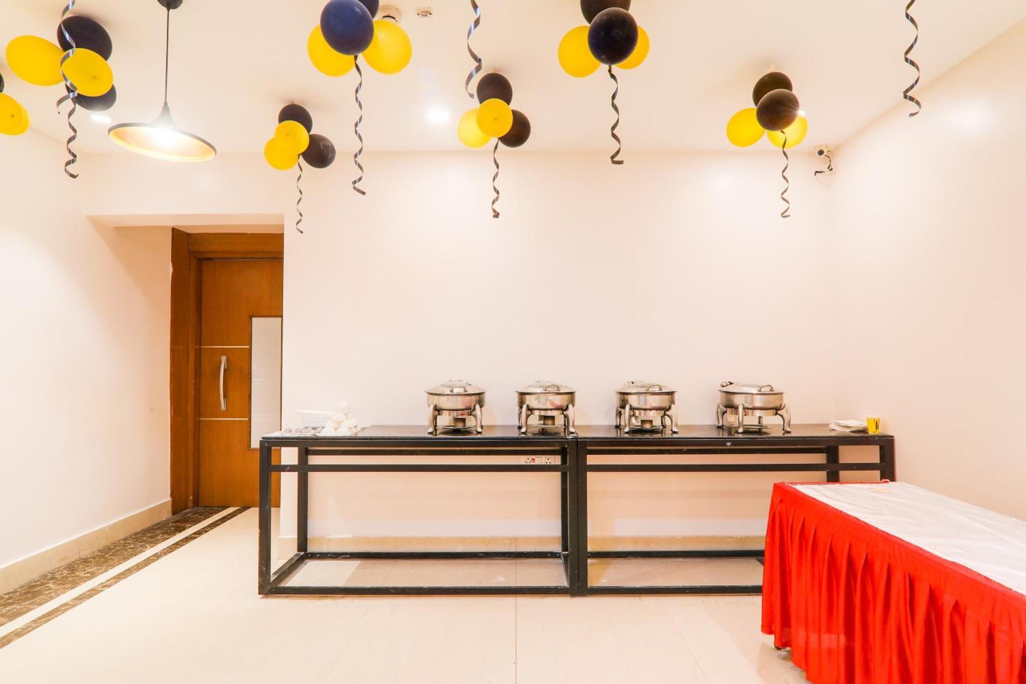 Super Townhouse Viraj Khand Formerly Veridian Inn Chinhat Exteriér fotografie