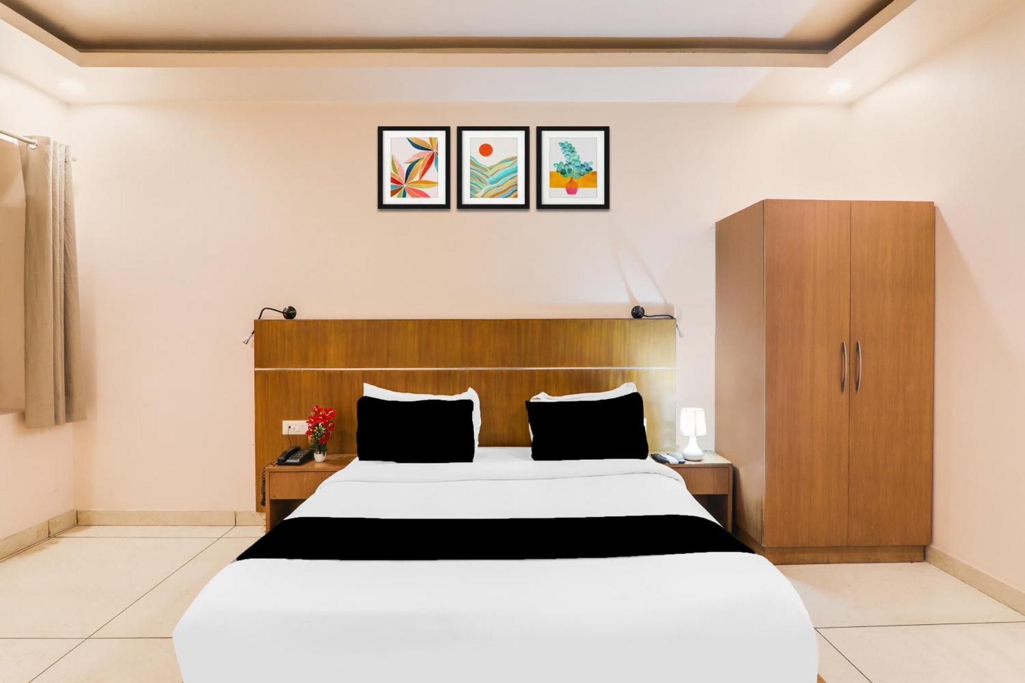 Super Townhouse Viraj Khand Formerly Veridian Inn Chinhat Exteriér fotografie