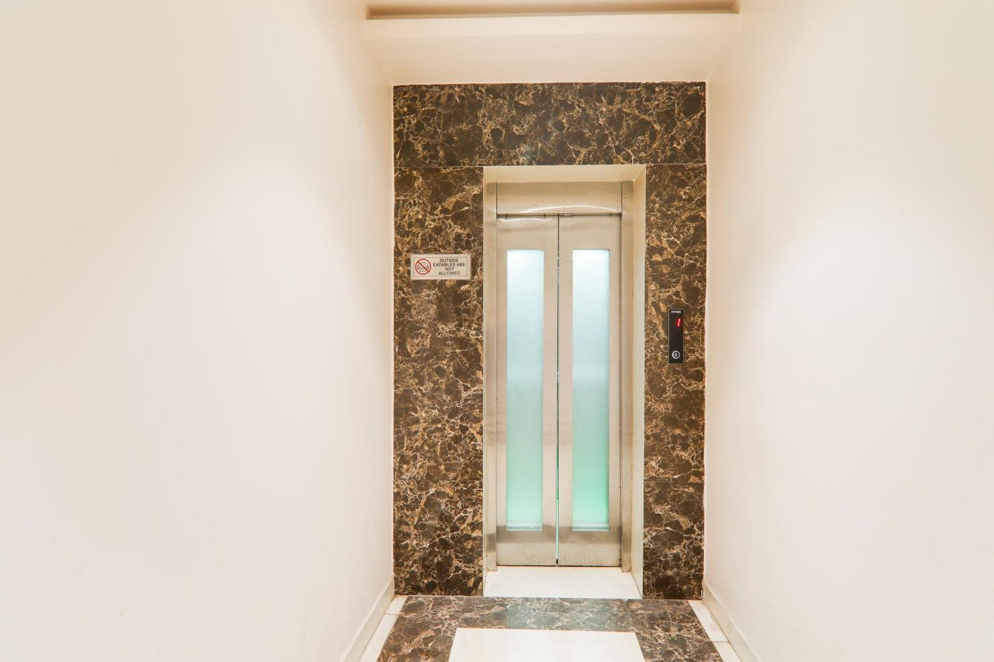 Super Townhouse Viraj Khand Formerly Veridian Inn Chinhat Exteriér fotografie