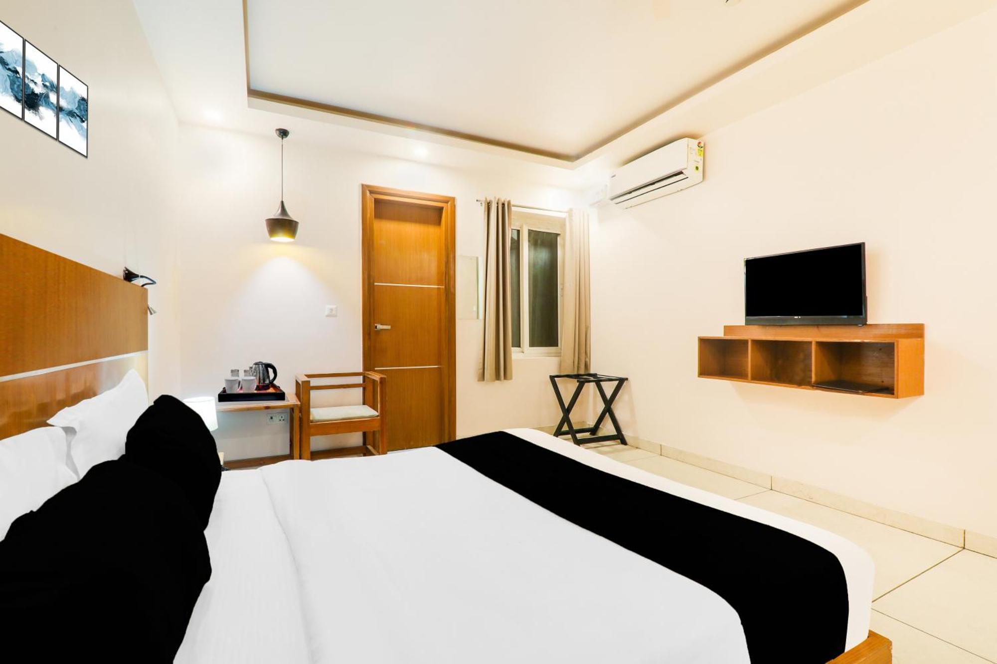 Super Townhouse Viraj Khand Formerly Veridian Inn Chinhat Exteriér fotografie