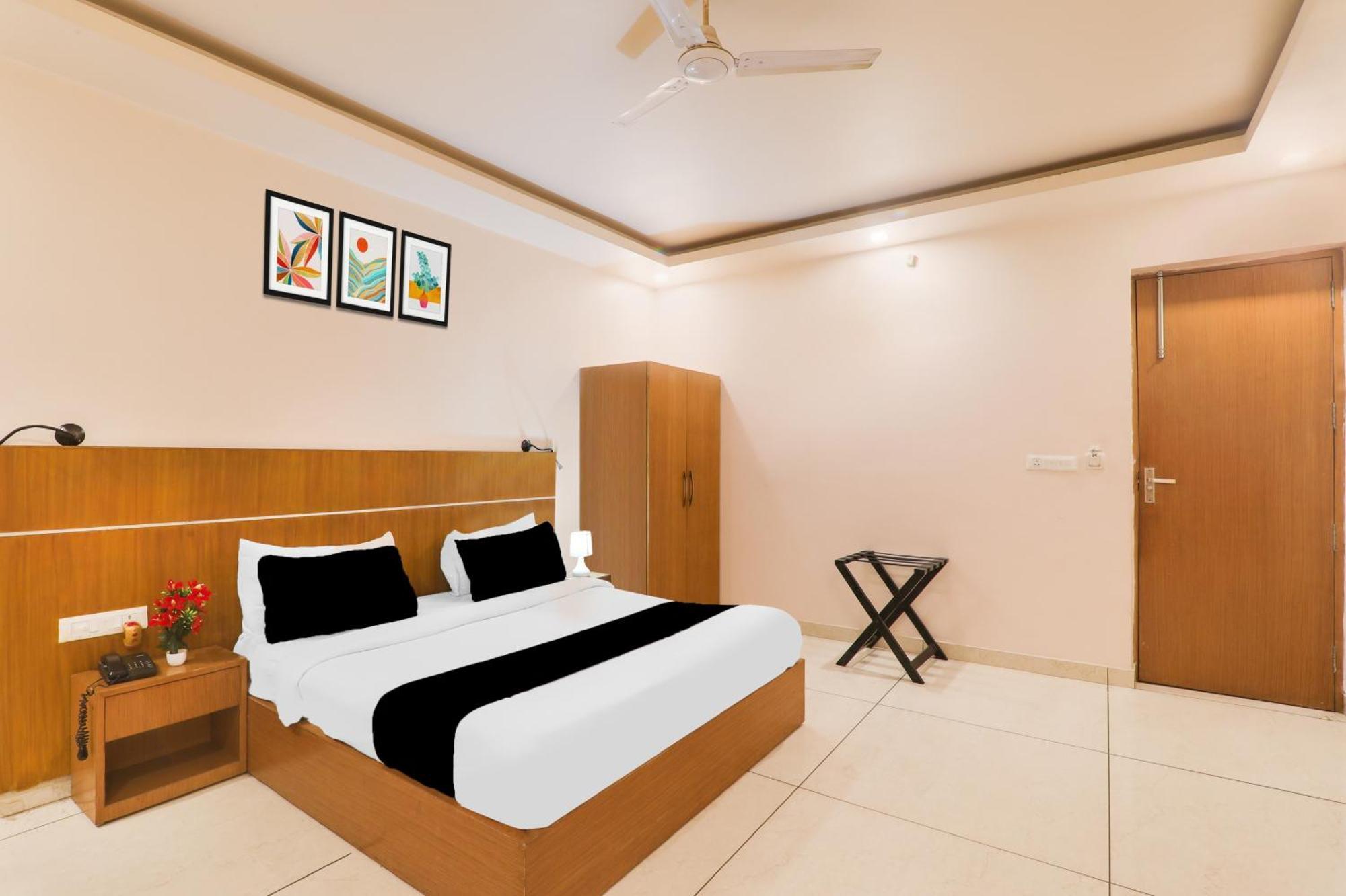 Super Townhouse Viraj Khand Formerly Veridian Inn Chinhat Exteriér fotografie
