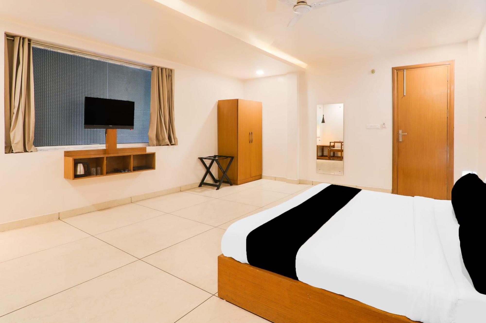Super Townhouse Viraj Khand Formerly Veridian Inn Chinhat Exteriér fotografie