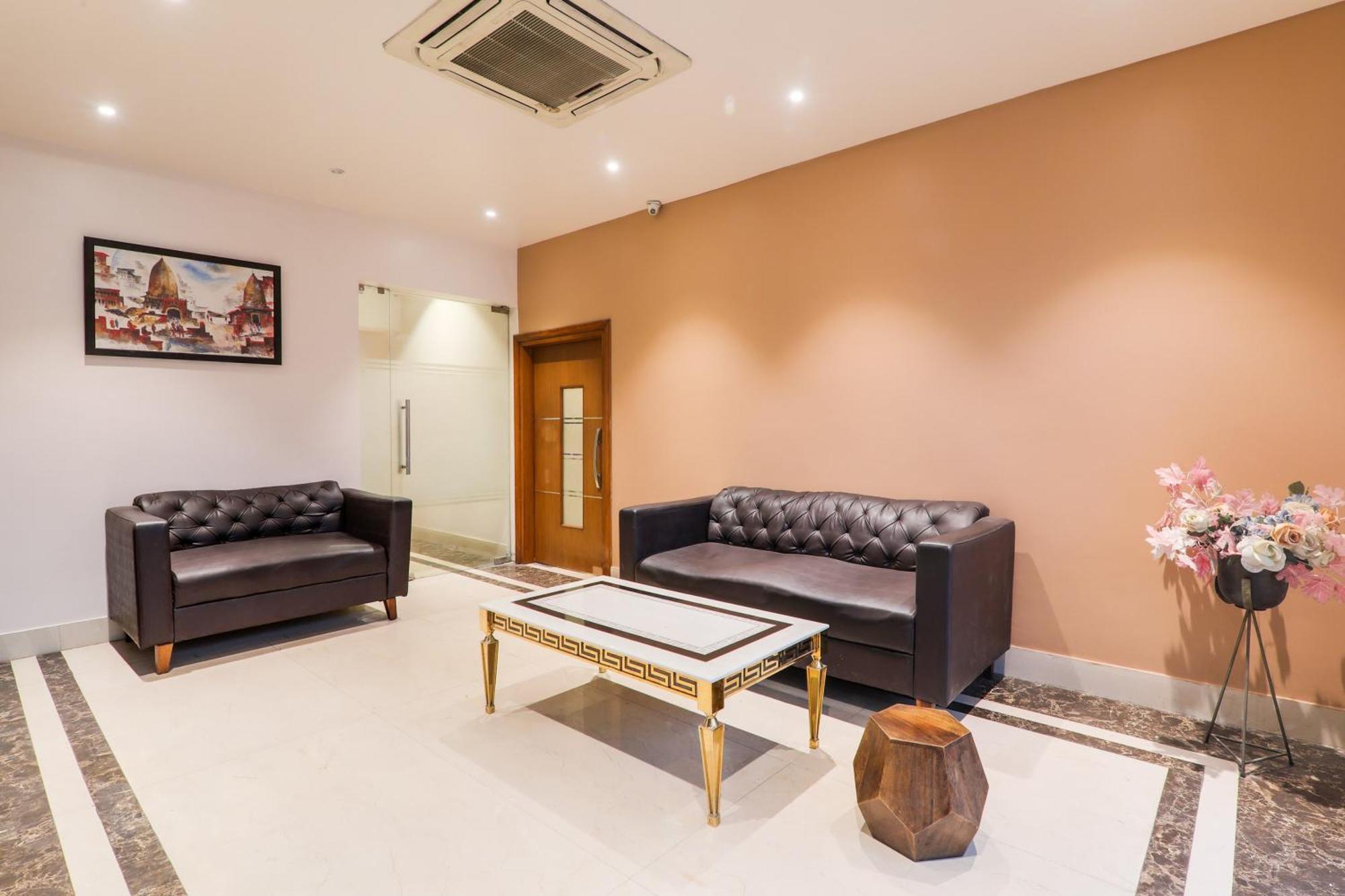Super Townhouse Viraj Khand Formerly Veridian Inn Chinhat Exteriér fotografie
