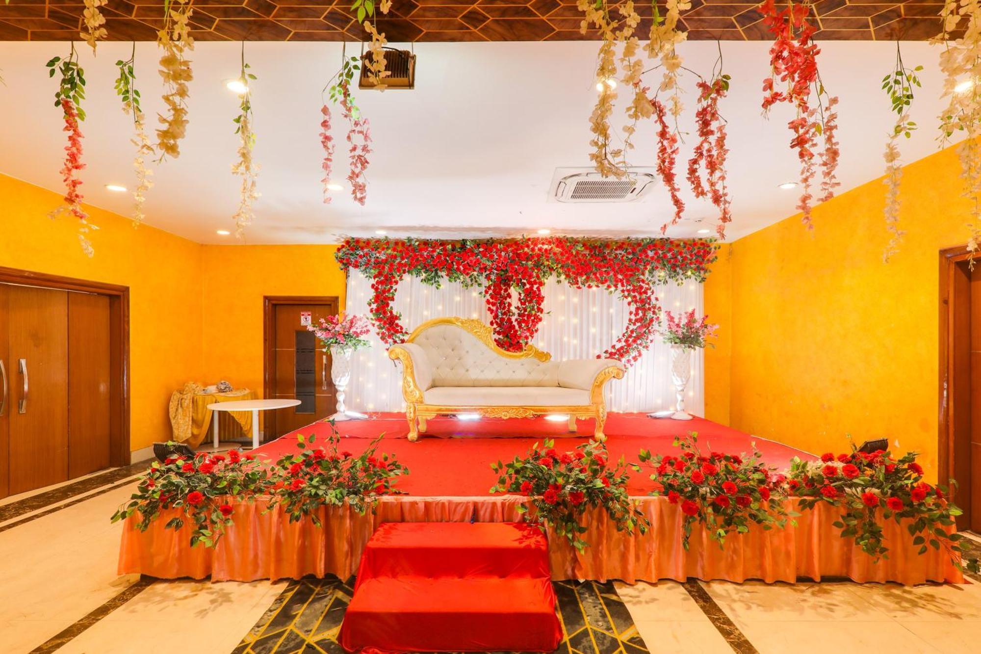 Super Townhouse Viraj Khand Formerly Veridian Inn Chinhat Exteriér fotografie