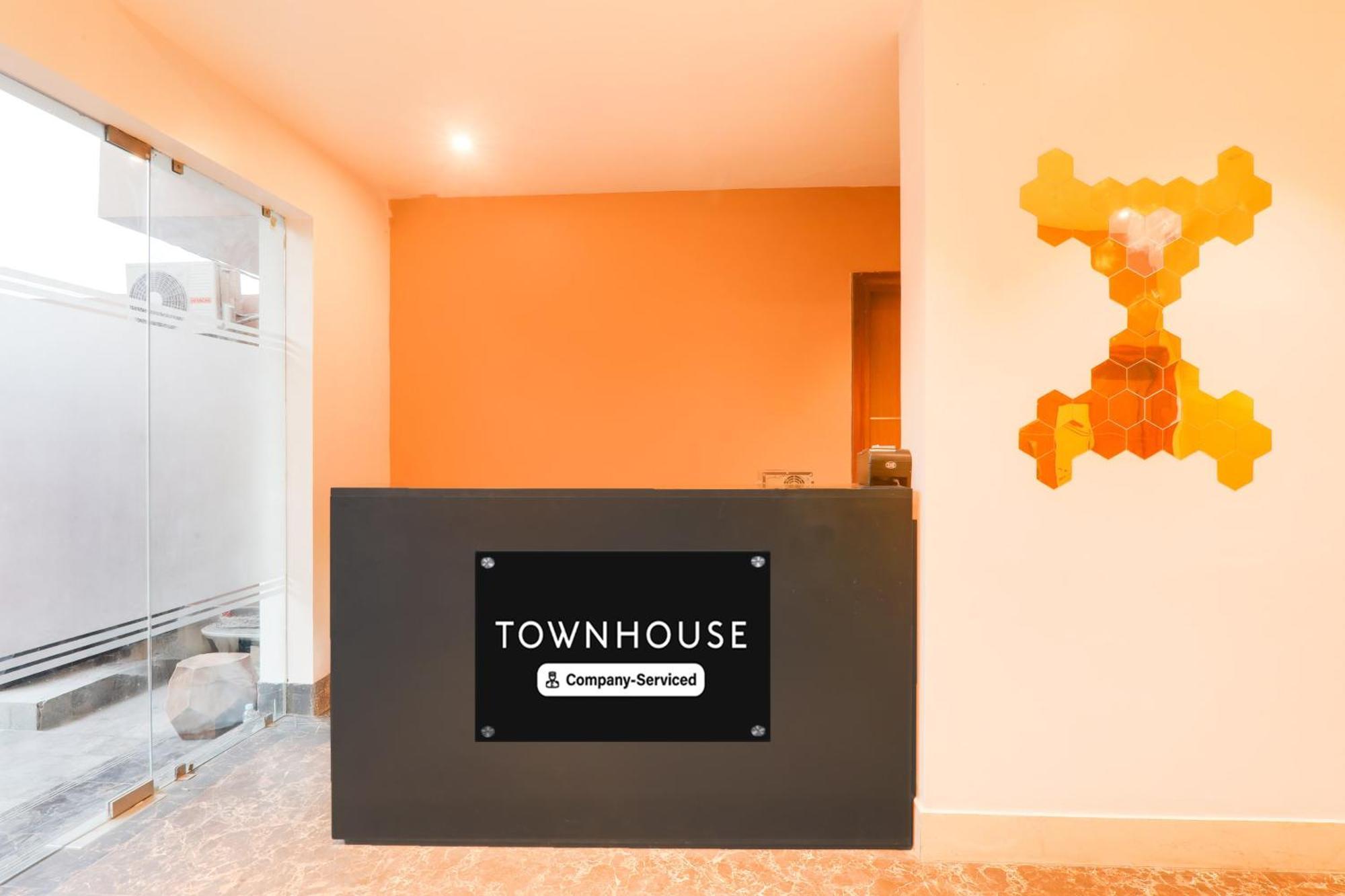 Super Townhouse Viraj Khand Formerly Veridian Inn Chinhat Exteriér fotografie