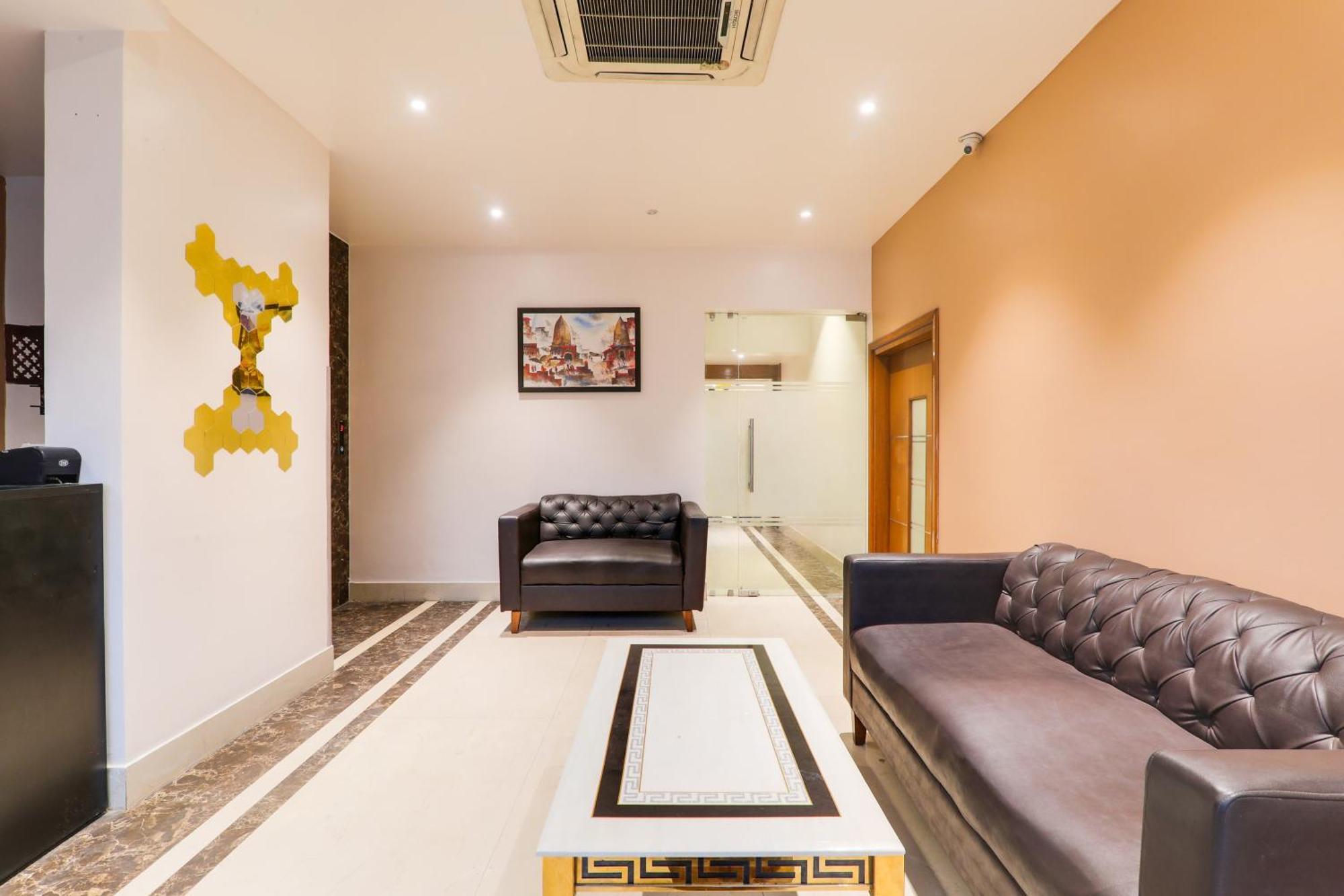 Super Townhouse Viraj Khand Formerly Veridian Inn Chinhat Exteriér fotografie