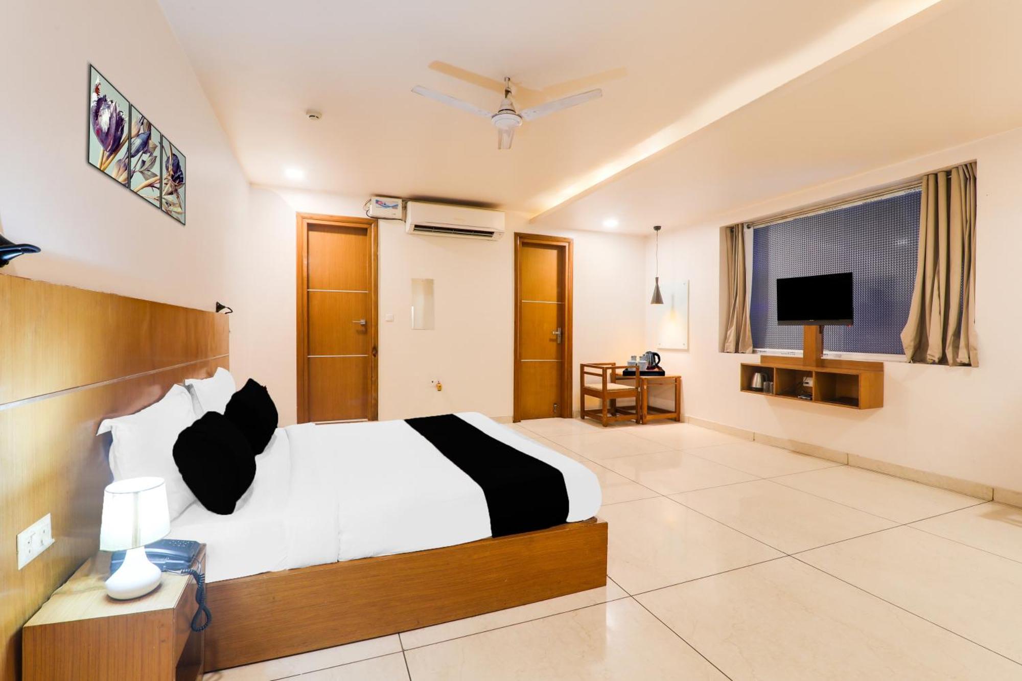 Super Townhouse Viraj Khand Formerly Veridian Inn Chinhat Exteriér fotografie